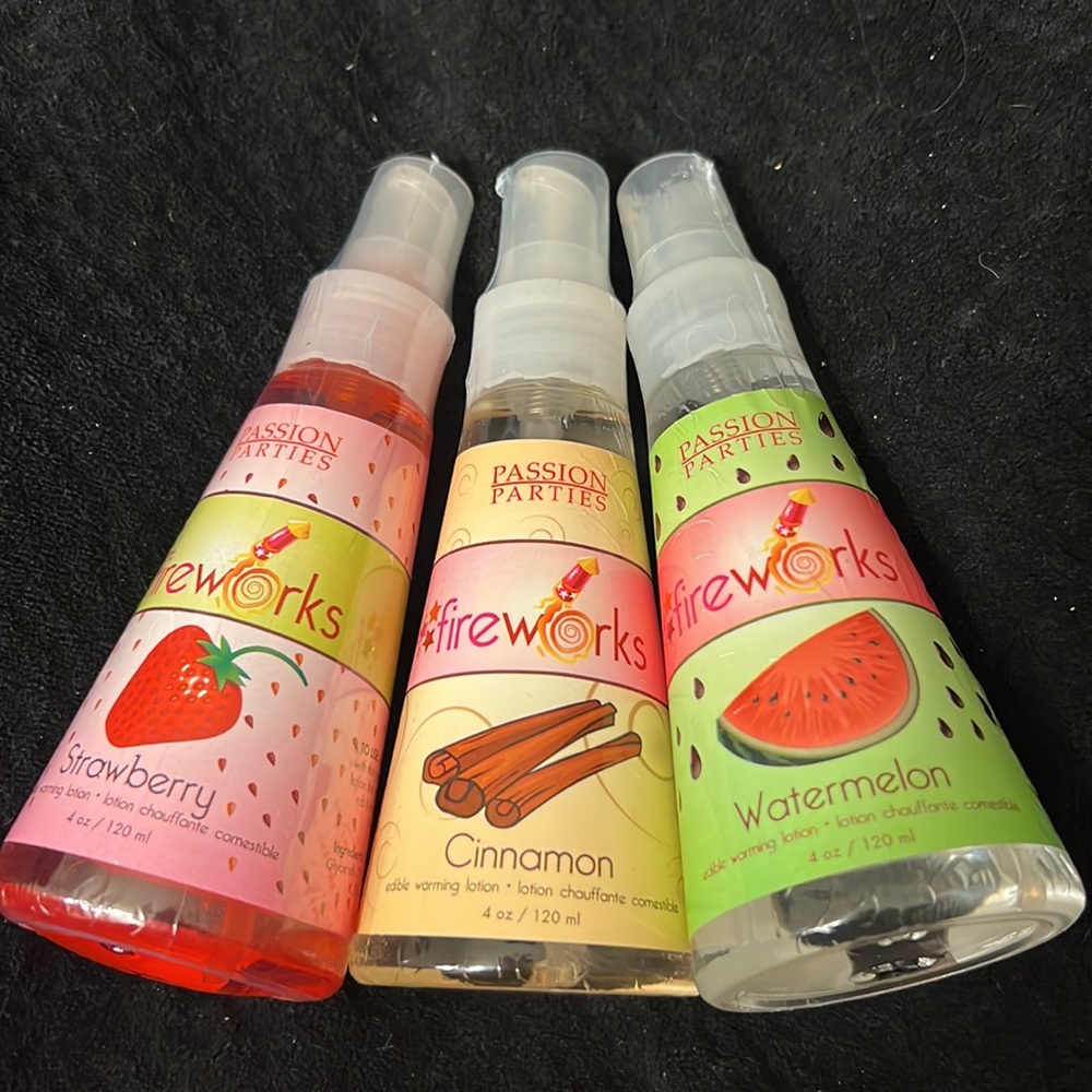 ⭐️ NWT Fireworks warming body lotion strawberry, Cinnamon, Watermelon 4 oz.